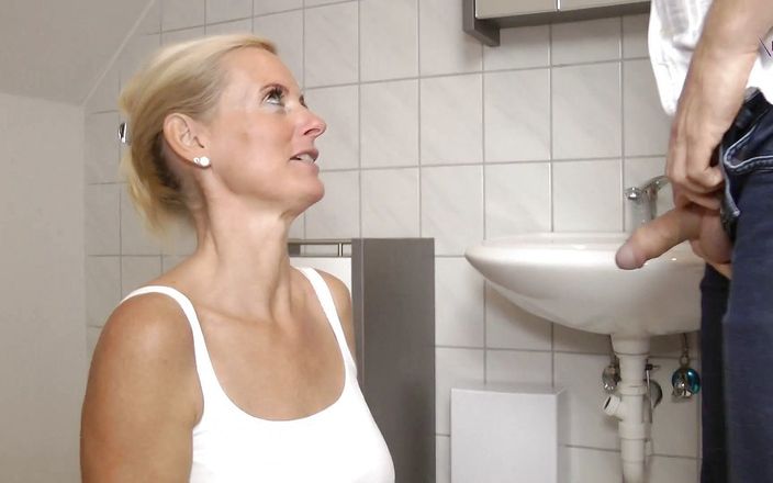 Dirty Tina: Mijando e gozada interna extrema