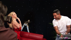 Full porn collection: Blonďatá teenagerka Ashley šuká ve trojce Pod hvězdami na castingu