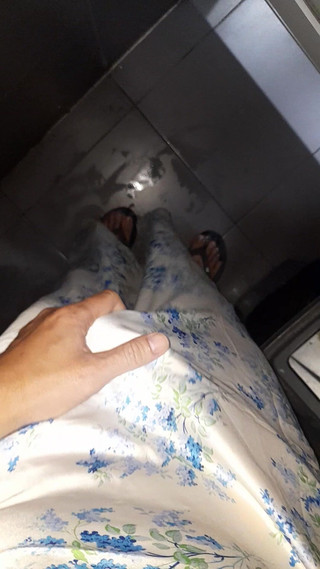 Naomisinka: Satin Halter 넥 드레스를 입고 사정