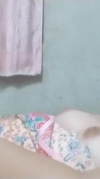 Uzyskiwanie orgazmu z cipki jebana przez butelkę