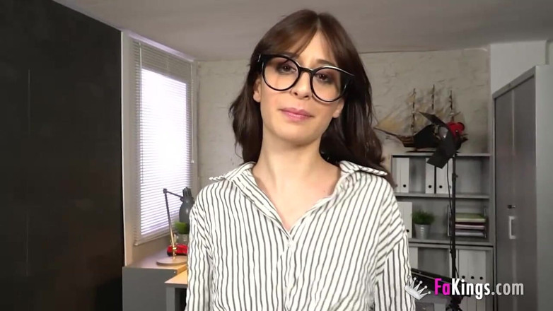 FAKings: Pornoya layık olduğuna emin misin? O zaman bana sikini göster...