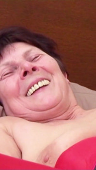 란제리를 입은 길프가 배다른 아들을 따먹을 때까지 기다려