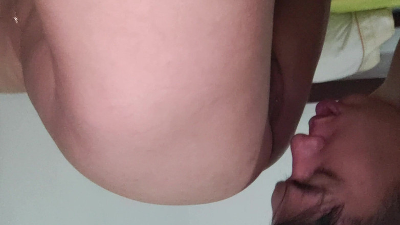 AngyAmazon: POV에서 내 보지를 핥고 엉덩이를 핥는 내 흑인 황소