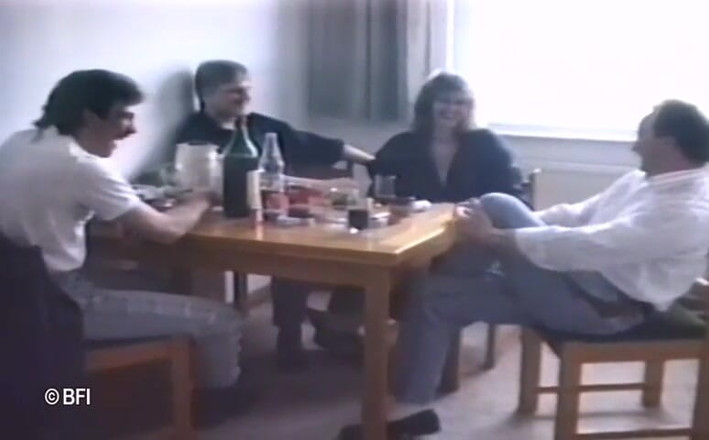 Battle of the asses and pussies: Orgía vintage con chicas sexy