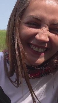Roztomilá teenagerka šuká na ulici