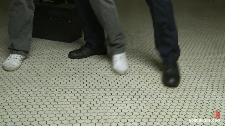 Bound gods: Phenix Saint je zpět s pomstou."