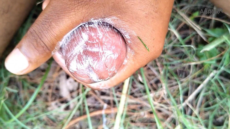 AnR: Cowok india lagi asik masturbasi memeknya sampai orgasme di hutan...