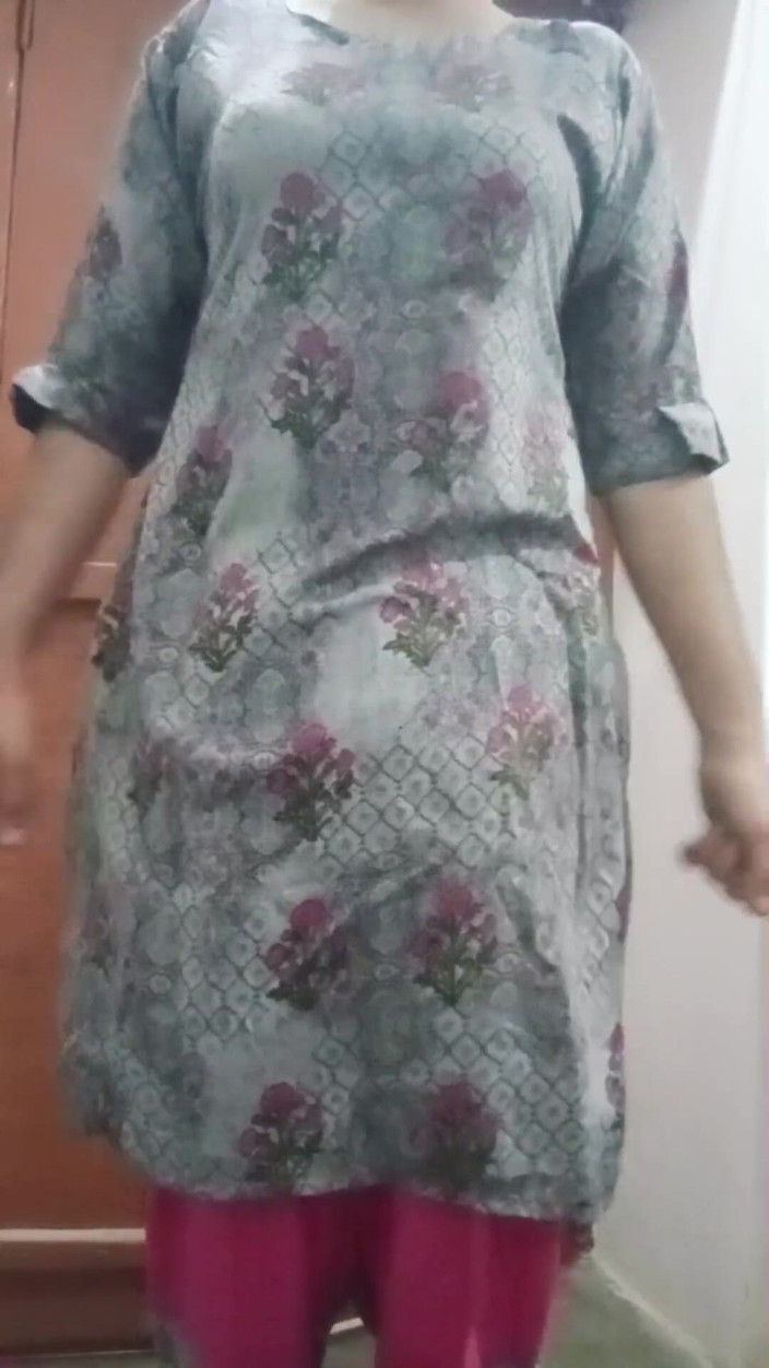Gaurisissy: Indian Gay Crossdresser Gaurisissy arătând ca o gospodină în Salwar Kurta...