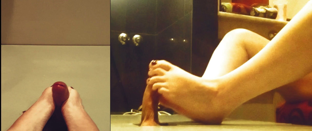 My sweet milfs: 25 Mature Woman Masturbating with Her Feet up on a...