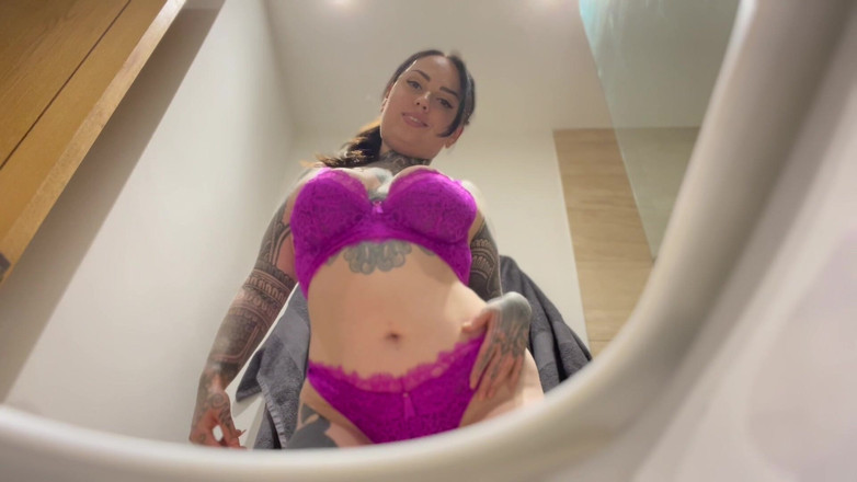 Miss Valentina: Suka toaletowa