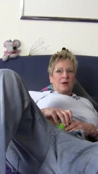 Sexy zralá miluje šukání v orgii - DVD