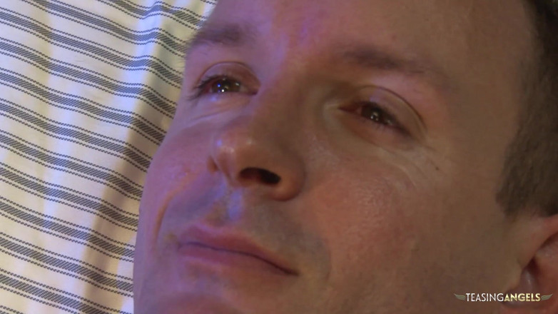 Teasing Angels: O curvă tatuată nu se deranjează să se fută cu...