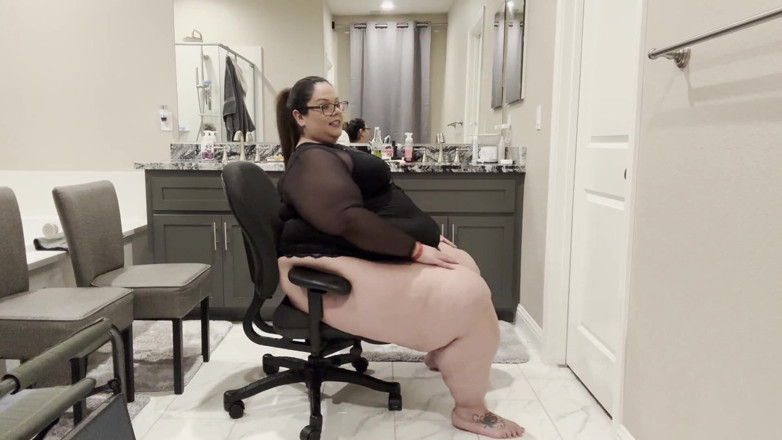Plump Paradise: Luxe em Lingerie: Plump Paradise Tight Chair Tease (wmv)
