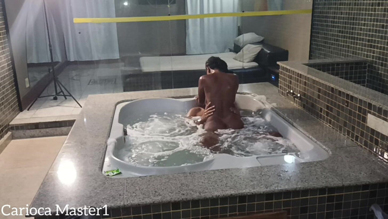 Carioca Master: イケてる女と一緒に渦巻きに乗った