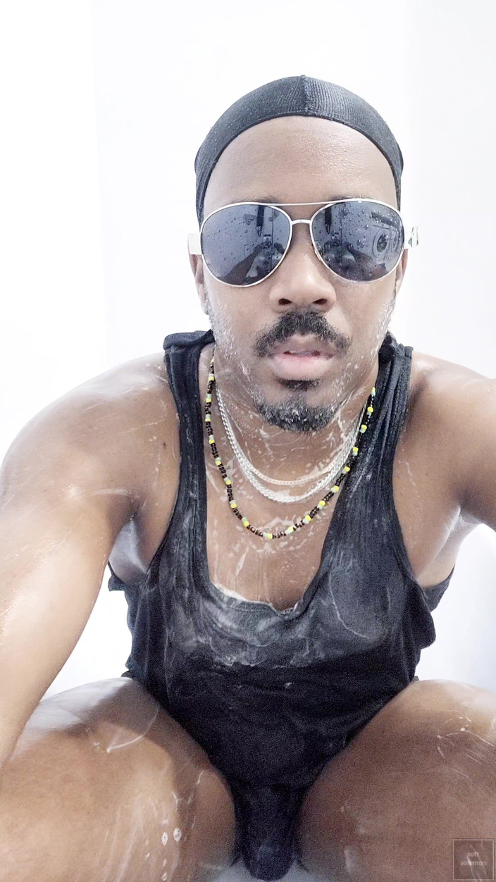 Soft Soleman: मैं स्नान में अपना शरीर धोती हूं (4) (2025)