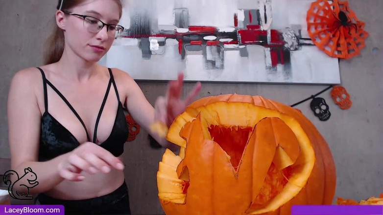 Lacey Bloom: Na żywo Carving dynia 2611