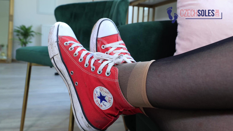 Czech Soles - foot fetish content: 그녀의 발은 성장을 멈추지 않을 것입니다.