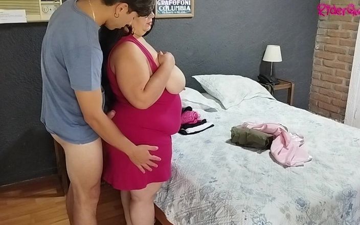 Mommy's fantasies: Bröst och avsugning - Cuckold make filmar sin fru med en...