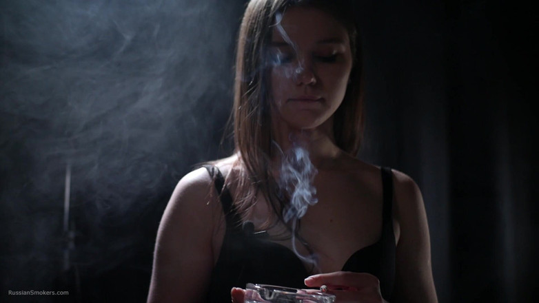 Russian Smokers: Slow Smoking Seduction - Smoke, Curves &amp; Control
