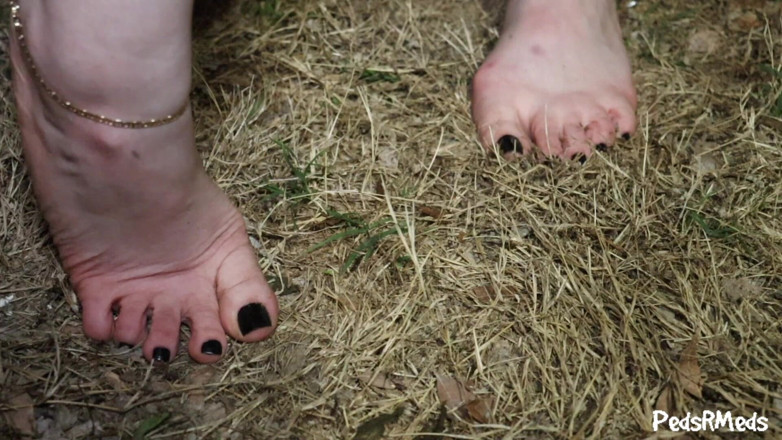 PedsRMeds: Little Miss Rya Barefoot in the Grass