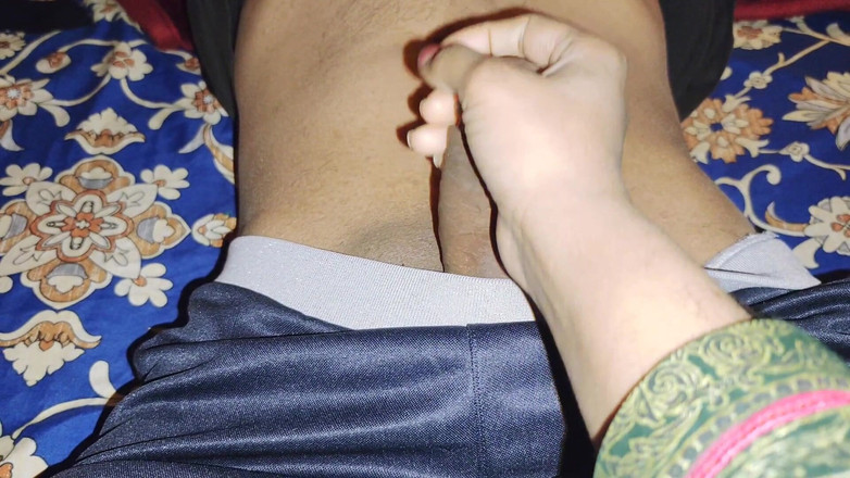 Faryal: 내 자지를 따먹는 여대생