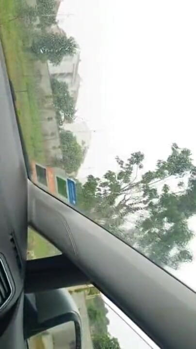 Dickflasher: Melancap di tempat letak kereta pasangan