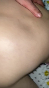 Alter mann fickt den arsch seiner stieftochter und kommt