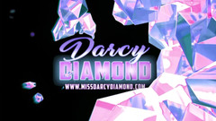 Darcy Diamond: Một chút vui vẻ khi tắm một mình