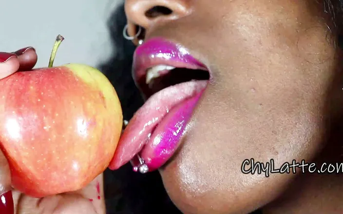 Chy latte xxx: Sensual apple eating