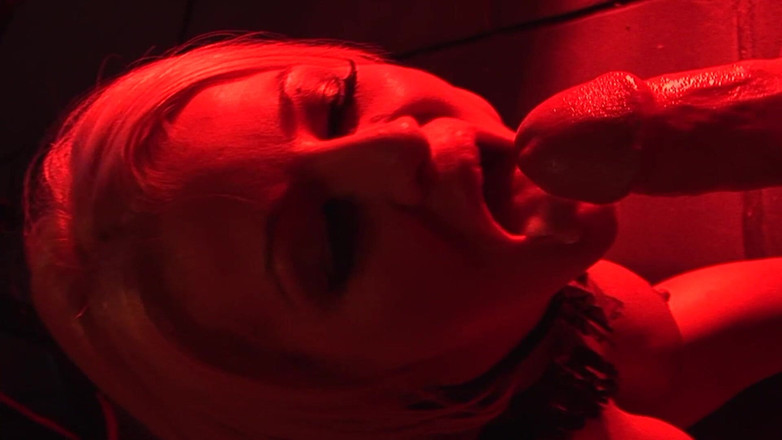 DARVASEX: 最热辣的继母场景-4 丰满的金发熟女喜欢吮吸大鸡巴直到射精