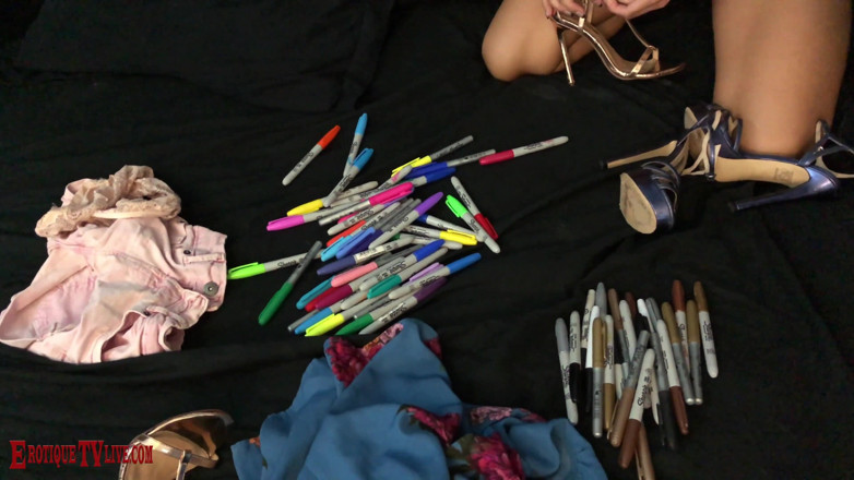 ErotiqueTVLive: Eric John services, cums on and in, and cleans up...