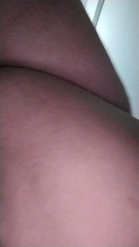Soțul meu încornorat curăță sperma din pizda mea și mă umple de spermă și mă umple de spermă după ce i-am futut prietenul