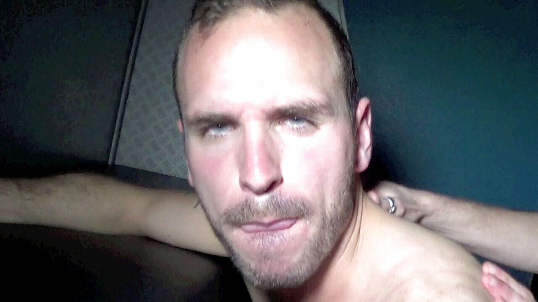 FIRST SEX EXPERIENCE WITH BOY: ग्लोरी होल में बड़ा लंड चूसने को सीधे स्वीकार करें