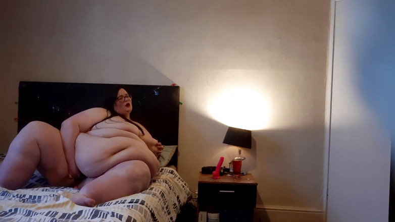 SSBBWLadyBrads: Ssbbw masturbiert mit sperma