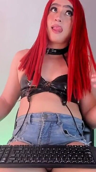 Aline Costa的巨大阴茎与完美的脚