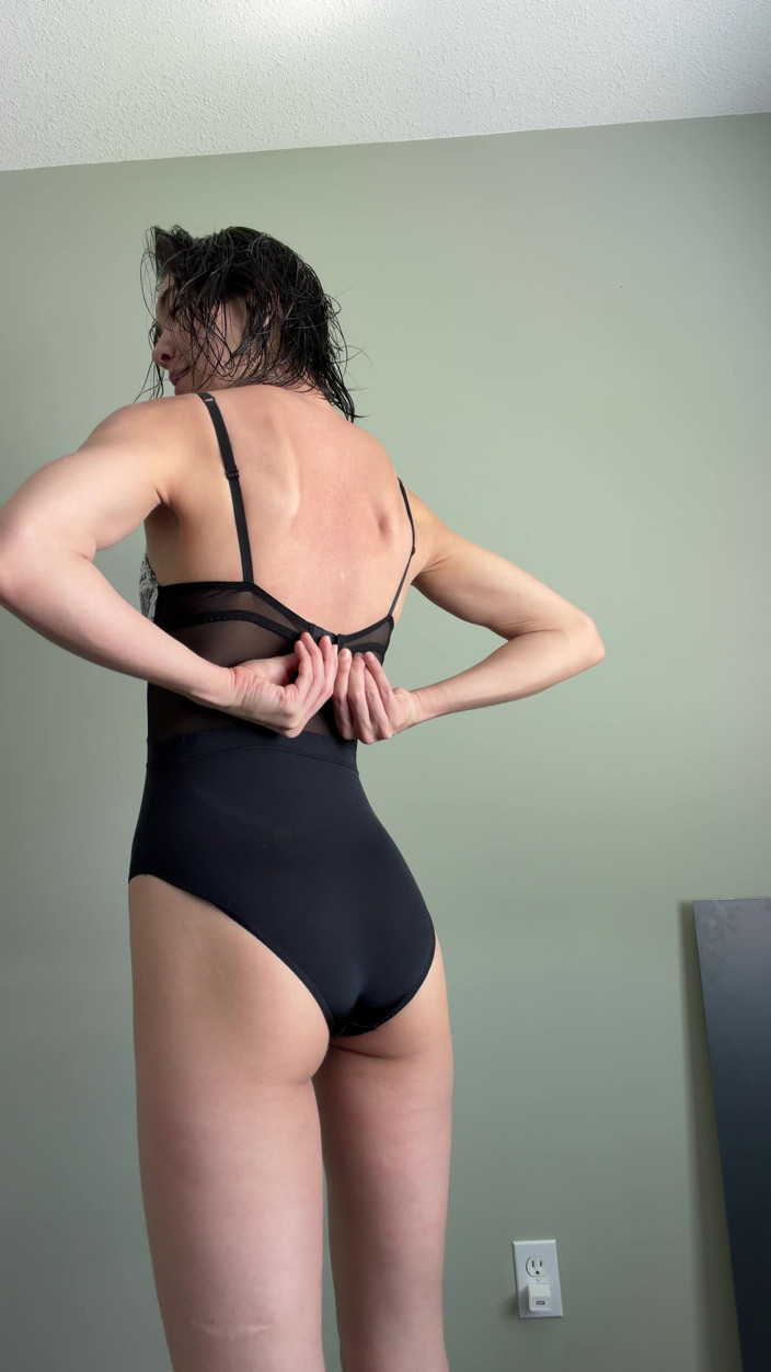 Ms_Emmy_Lynn: Seksowny strój bielizny body i jeanowe spodenki bielizny