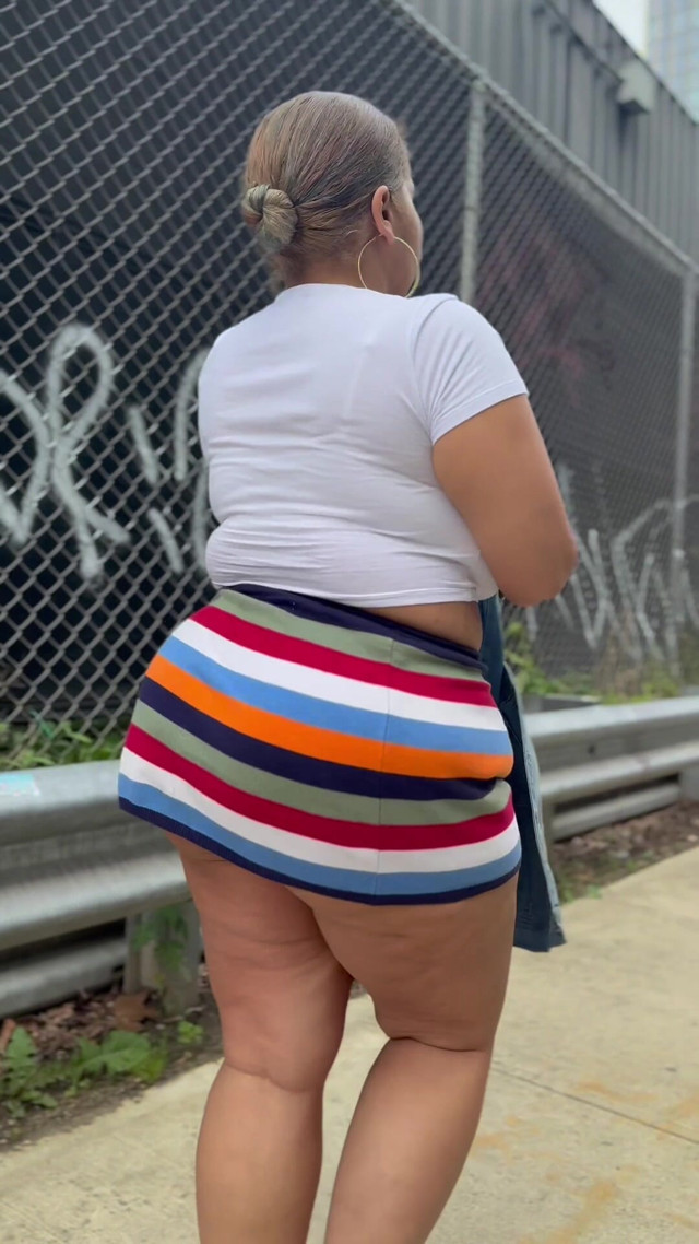 Leg Tease - High Heels - Mini Skirt - Puerto Rican Mami - Fat Ass - Big Booty - Walking (Boricua Leg Tease Queen) Leg Tease - High Heels - Mini Skirt - Puerto Rican Mami - Fat Ass - Big Booty - Walking (Boricua Leg Tease Queen)