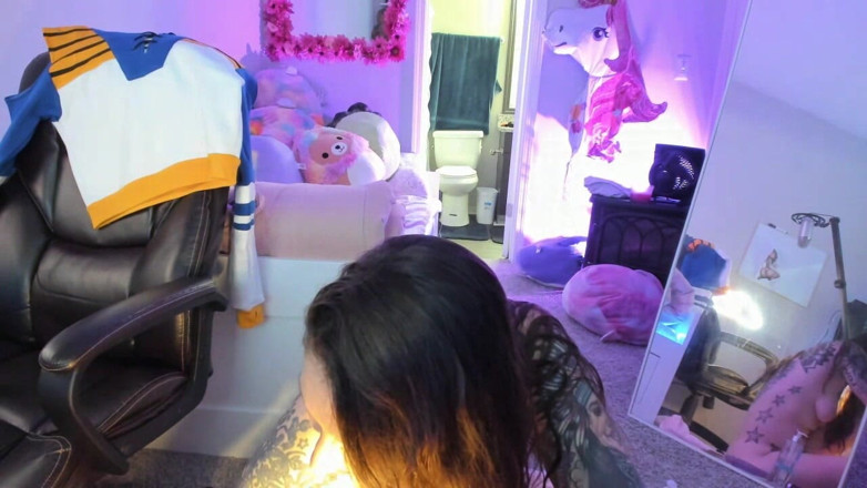 Twerking Elle: Giocando in tutti i miei buchi