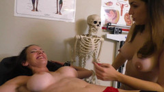 Princess Nikki's Tickling Fetish Sessions: Tyto sexy lesbičky skončily ve skutečném lechtajícím pekle! - 111