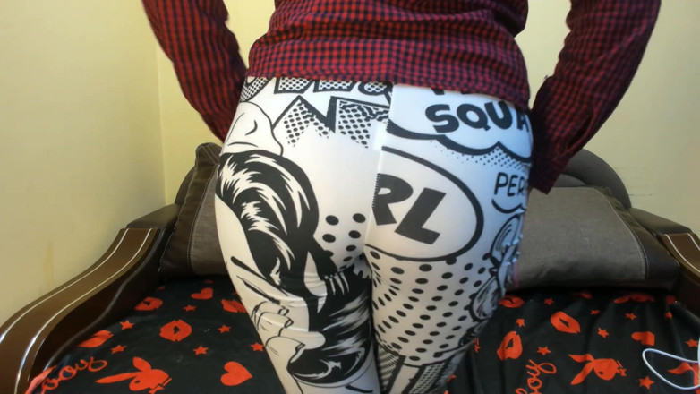SexwifeHelena: Eu gozo de um vibrador sem tirar minhas leggings .. Com...