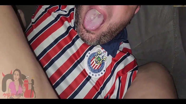 Monica Lima: Limpe minha buceta porque outro homem encheu seu corno inútil...