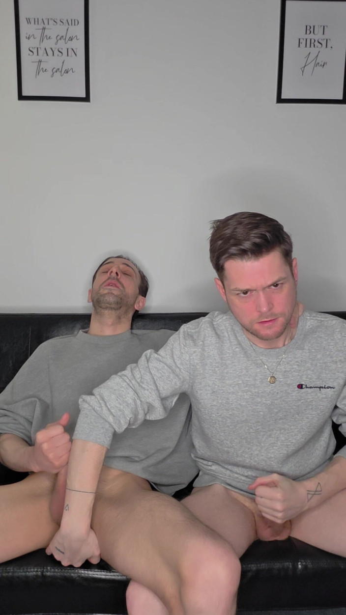 Twotwinkhusbands: Hung Uncut Brotosh Lads Side by Side masturbacja