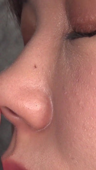 Noa Natsuki abre seu nariz imundo e deixa pau grosso pingar no vidro