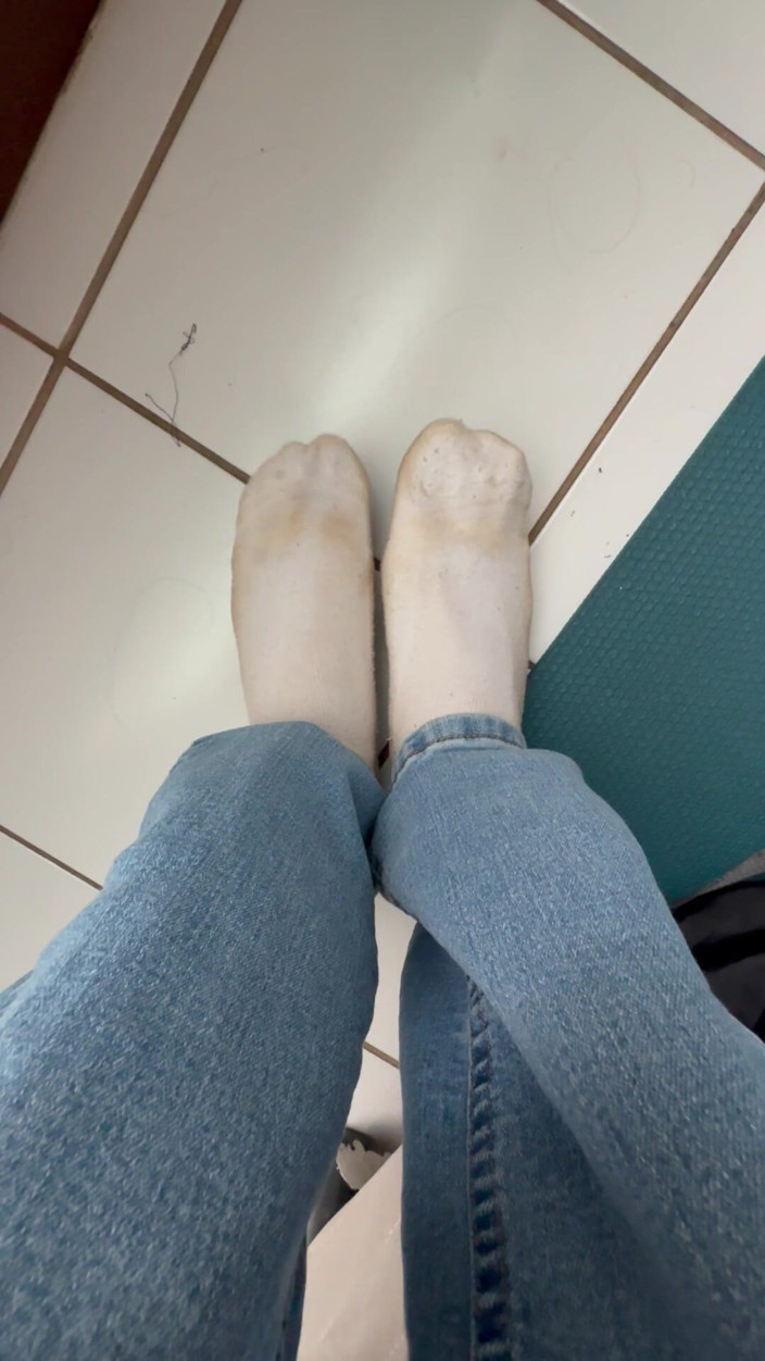 Boy feet: Zpocené a velmi chulezené ponožky, jak to miluješ