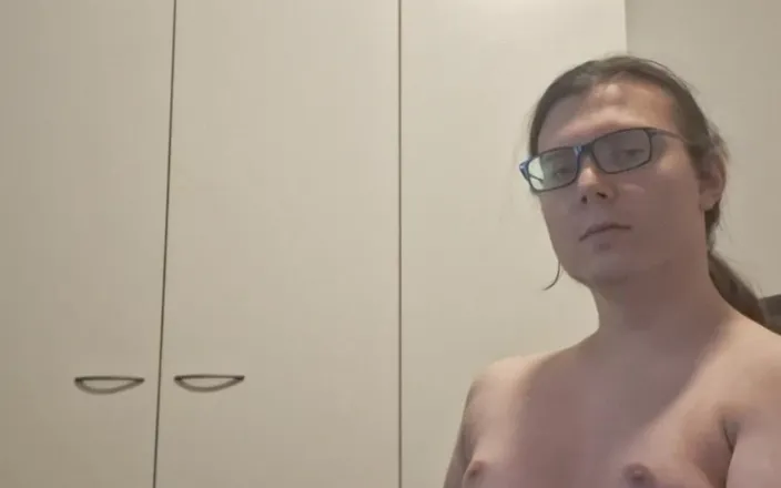Tommy Smith: Horny Young Boy Masturbates with Satisfyer