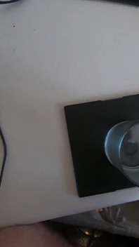 Ela bebe 11 cargas de porra coletada de um copo