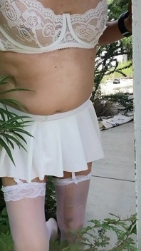 Com tanga aberta