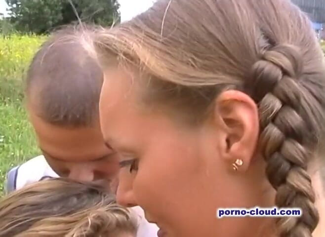 Porno Cloud: Zwei mädchen geben outdoor-lektion für den kleinen jungen