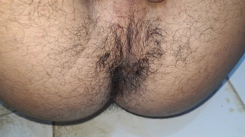 Desi_Porn_India: 풀 누드로 하드한 엉덩이를 보여주는 젊은 섹시한 소년.