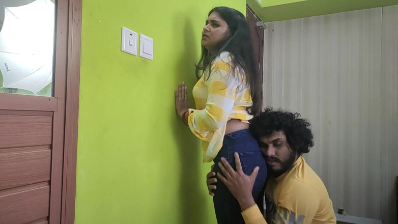 Vaigavarun45: Meia-irmã, quente romance, camisa e remoção de jeans, peitos quentes...